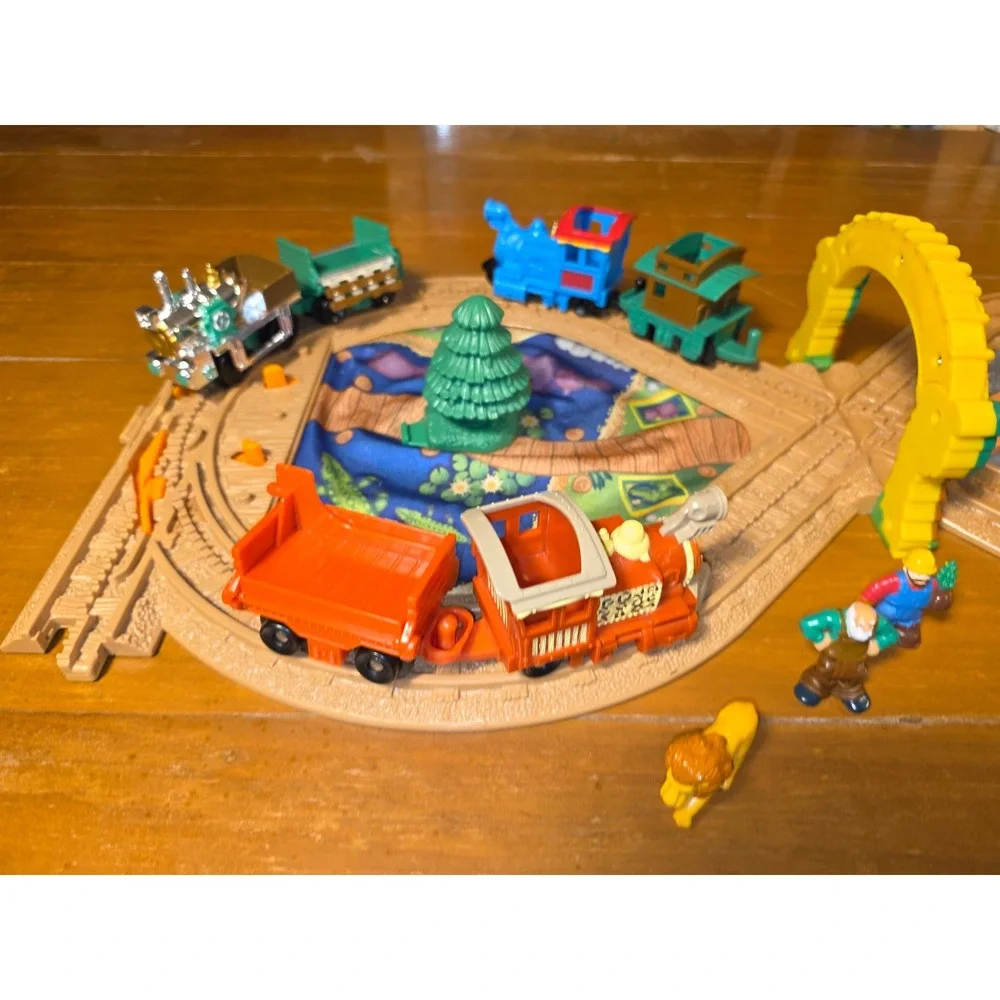Fisher-Price GeoTrax Zoo Train Set Folding Track Engines Figures Lion Safari